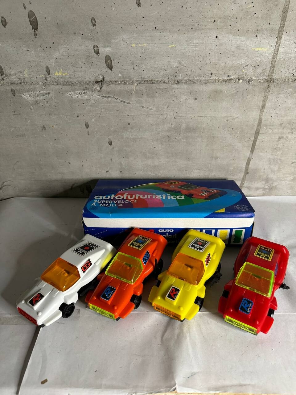 Auto Futuristica UFO A Molla Fratelli Restuccia Toy Vintage Car giocattoli