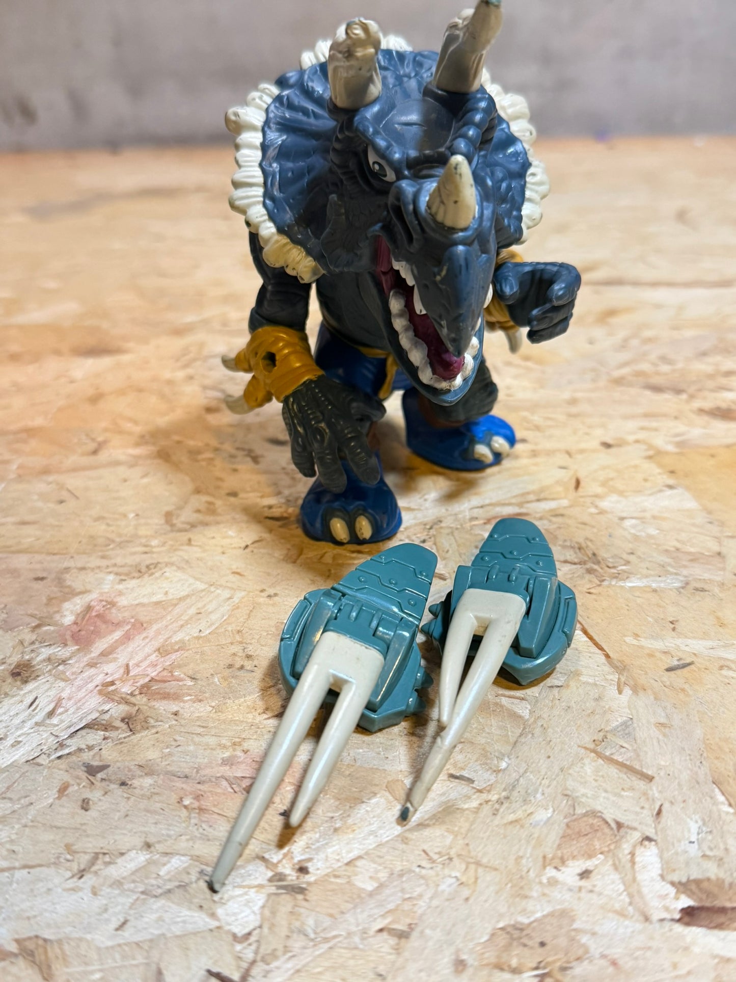 Triceratopo Spike Dinosauri Estremi Street Sharks 1996