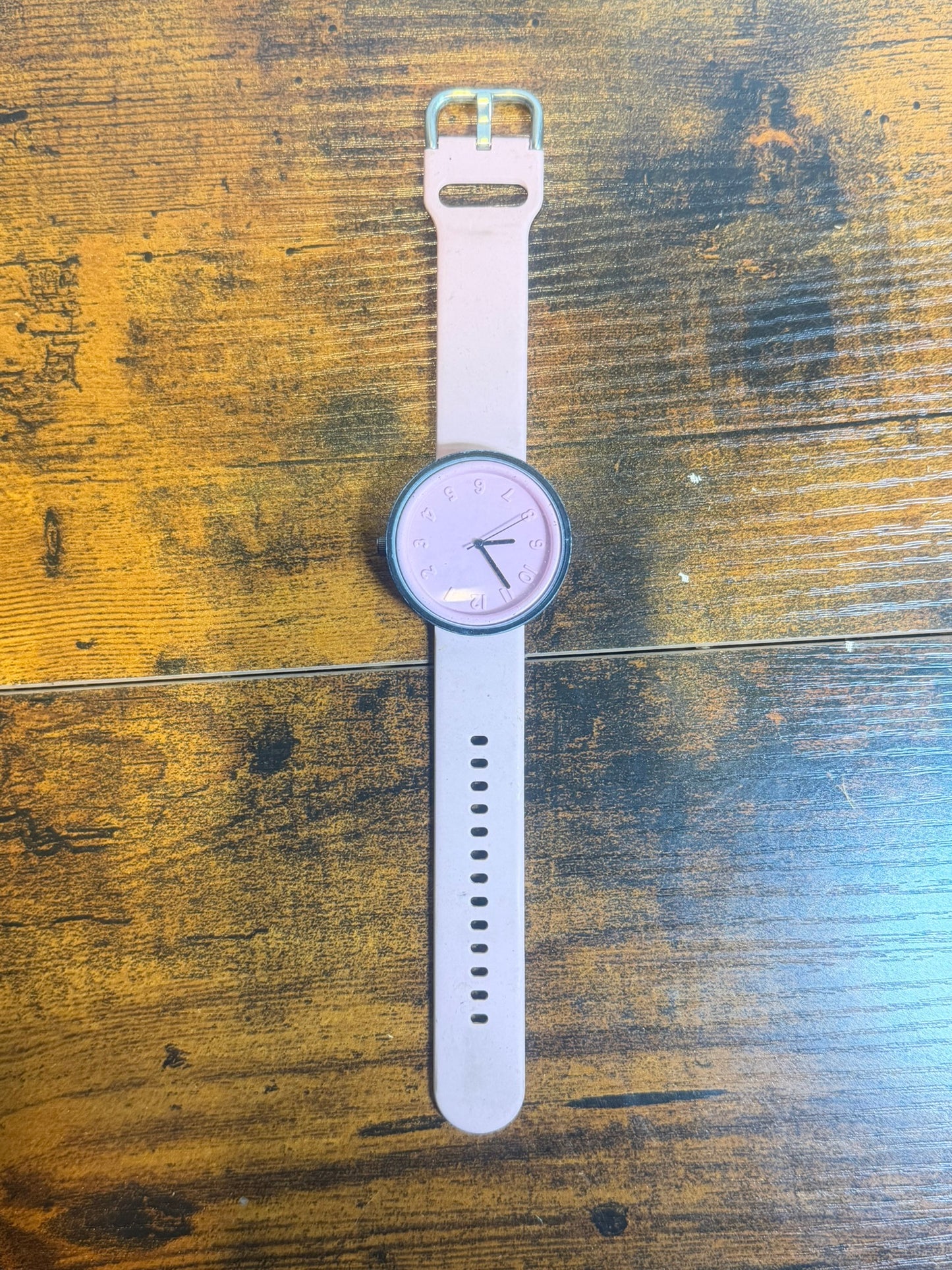 Orologio rosa semplice