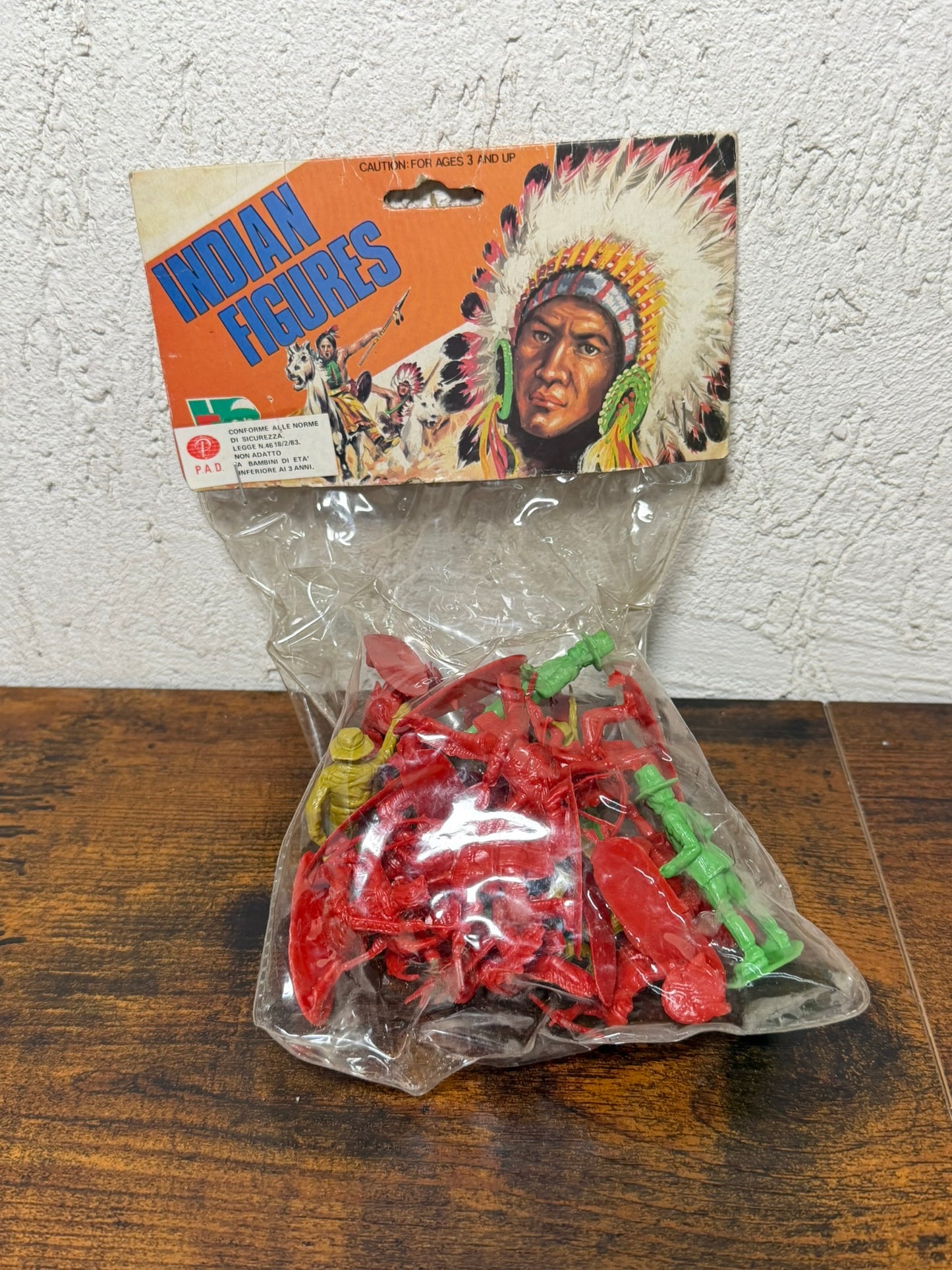 Vintage 1984 Lido Indian figures Plastic Toy indians toy cowboys & indians