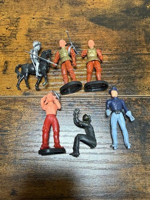Mini samurai e personaggi Kinder