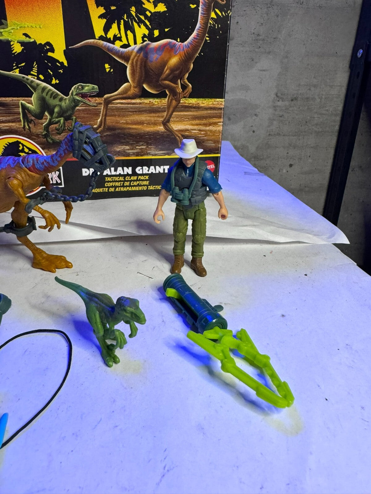 93 Classic Jurassic Park 30th Anniversary Dr. Alan Grant Tactical Claw Pack