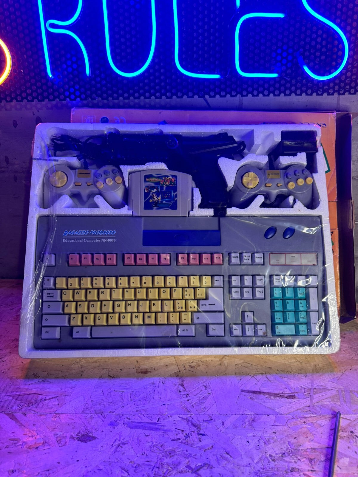 RARE CONSOLE computer NN-9000 - in ita - NO NINTENDO AMSTRAD