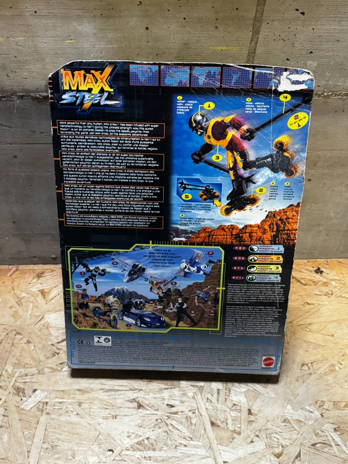 MAX STEEL BLADE PATROL FIGURE WITH VHS TAPE MATTEL 1999 NEW SEALED !