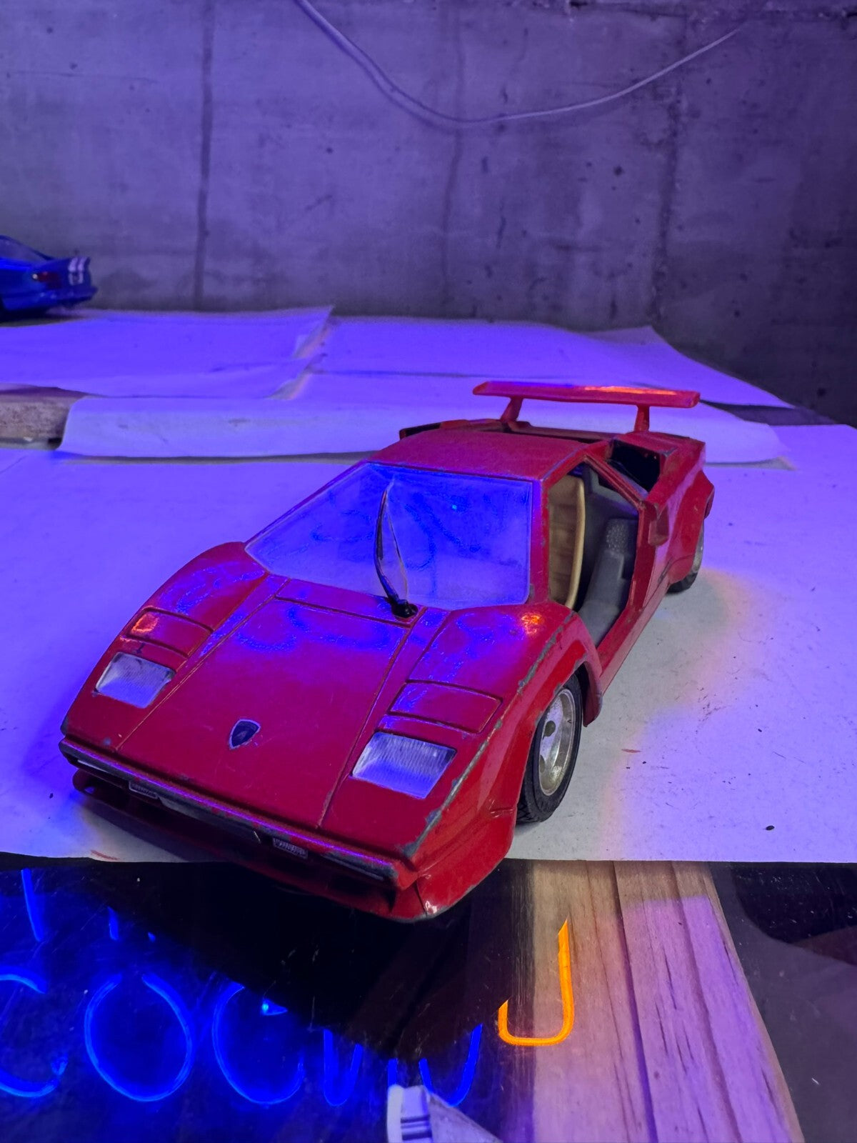 1 modellino Lamborghini Countach (1988) scala 1/24 mde in Italy usata