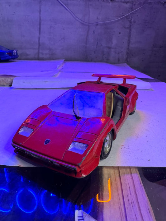 1 modellino Lamborghini Countach (1988) scala 1/24 mde in Italy usata