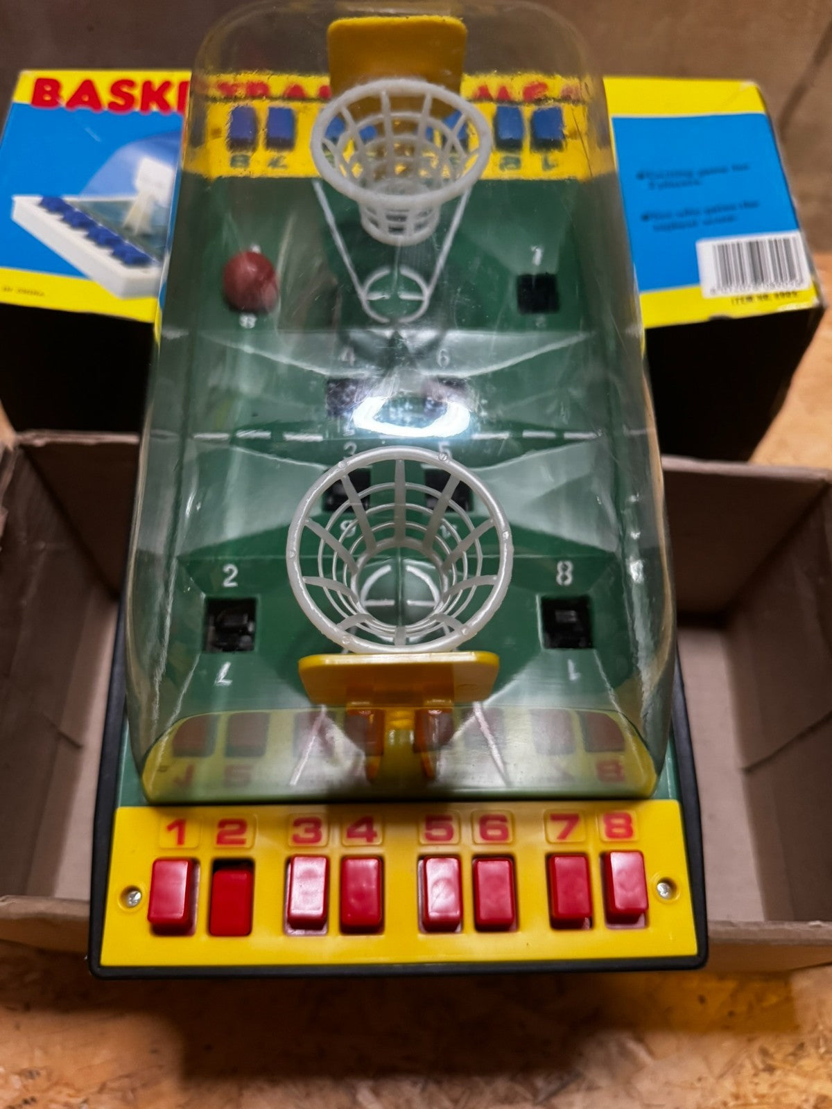 Board game/pocket game. BASKET BALL MECHANICAL GAME mint in original box condit.