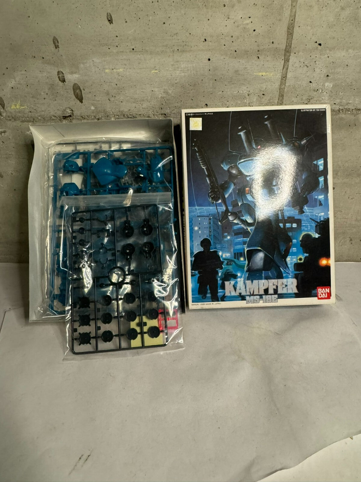 Tuta mobile vintage 1/144 MS-18E Kampfer Gundam Bandai 0080