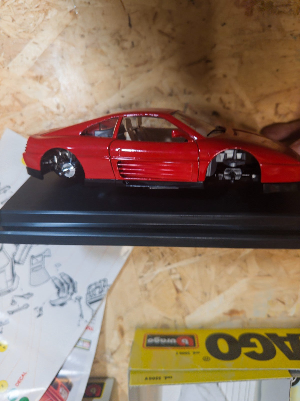 FERRARI 348tb DEL 1989 AUTO MODEL METAL KIT ottime condizioni 1:24 BURAGO