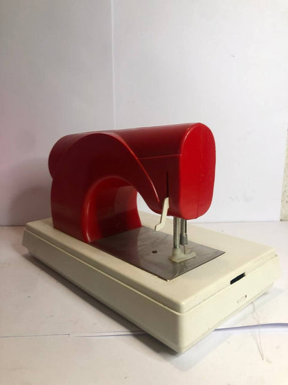VINTAGE CARRARO GIOCATTOLI MADE IN ITALY 1960s Manuela MACCHINA DA CUCIRE + BOX