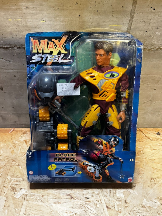 MAX STEEL BLADE PATROL FIGURE WITH VHS TAPE MATTEL 1999 NEW SEALED !