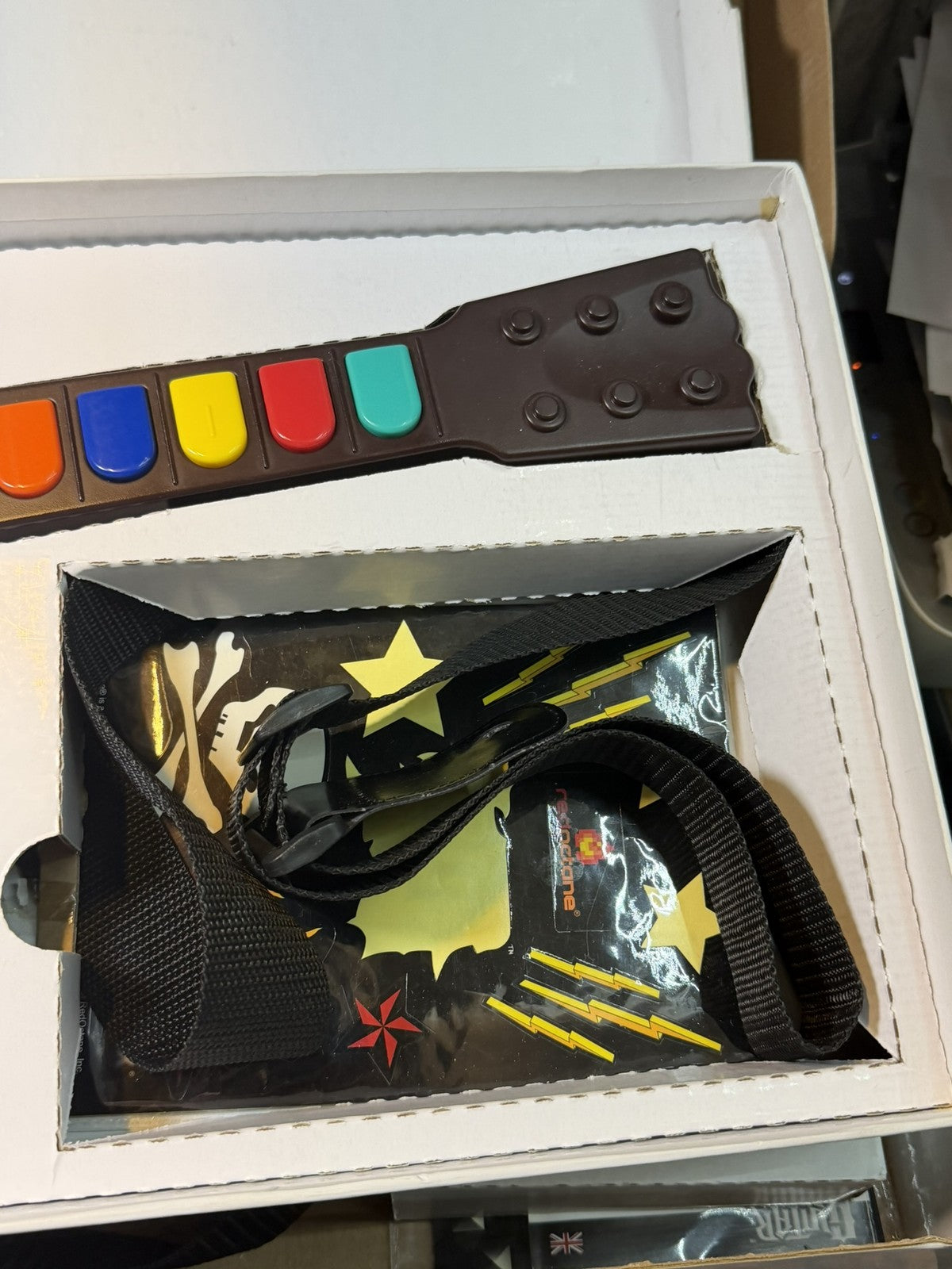 Chitarra Guitar Hero PS2 in confezione