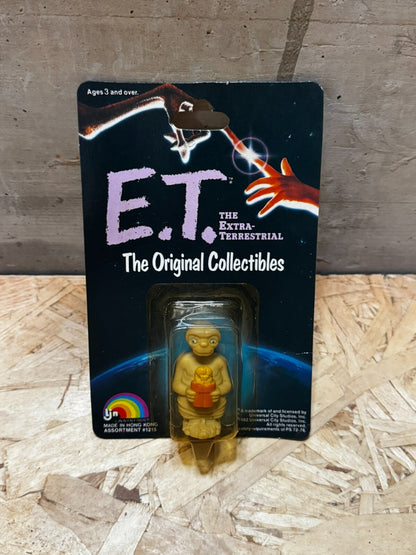 E.T. 1982 THE EXTRA TERRESTRIAL THE ORIGINAL COLLECTIBLES - HOLDING