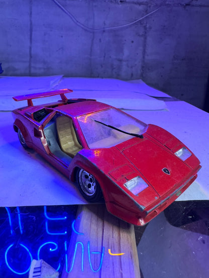 1 modellino Lamborghini Countach (1988) scala 1/24 mde in Italy usata