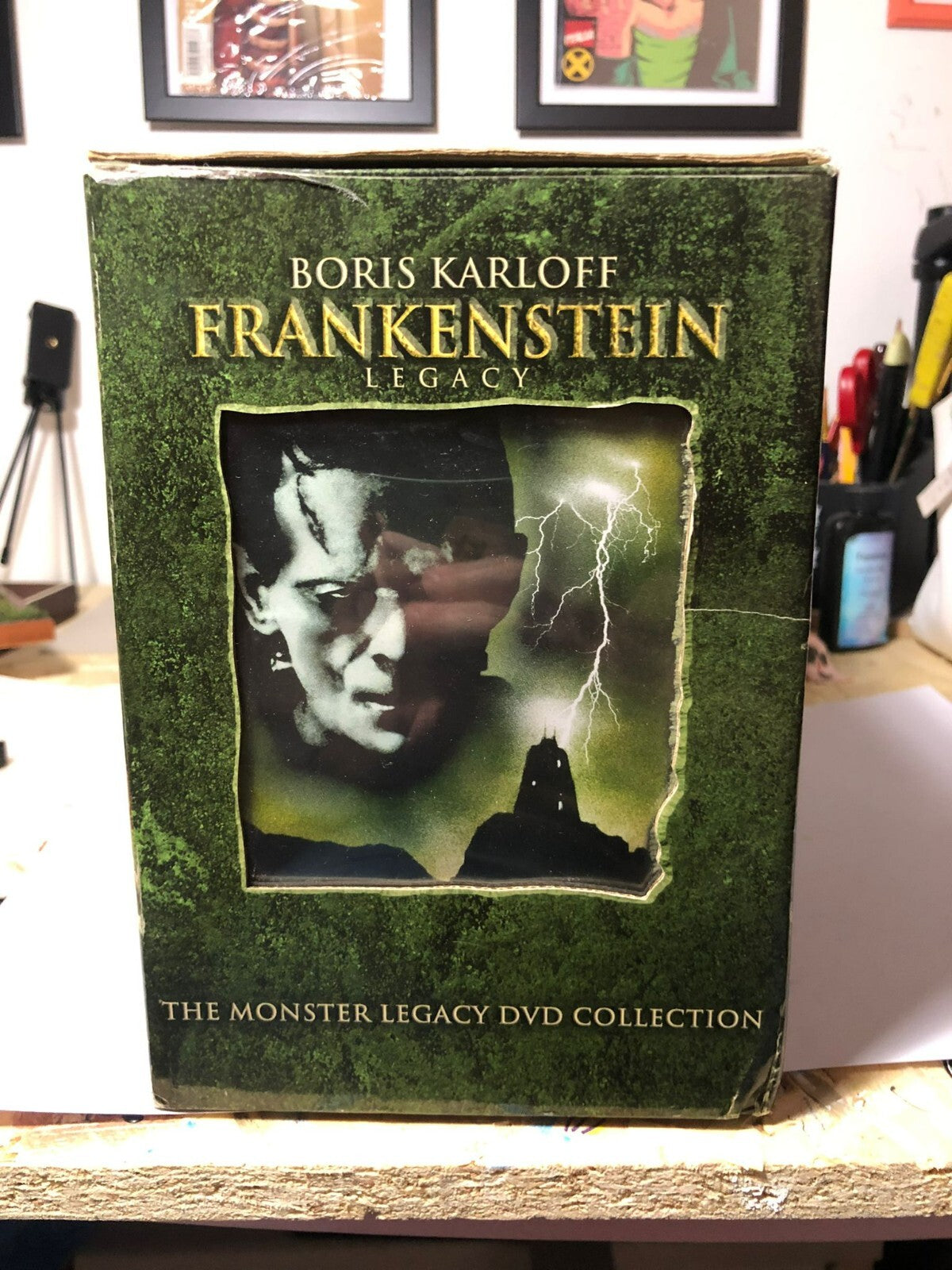 THE MONSTERS LEGACY DVD GIFT SET DRACULA -FRANKENSTEIN- WOLFMAN MINI BUST