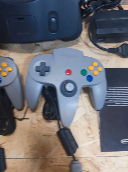 CONSOLE NINTENDO 64 / N64 IN VERSIONE PAL CON 2 JOYPAD
