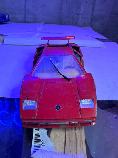 1 modellino Lamborghini Countach (1988) scala 1/24 mde in Italy usata