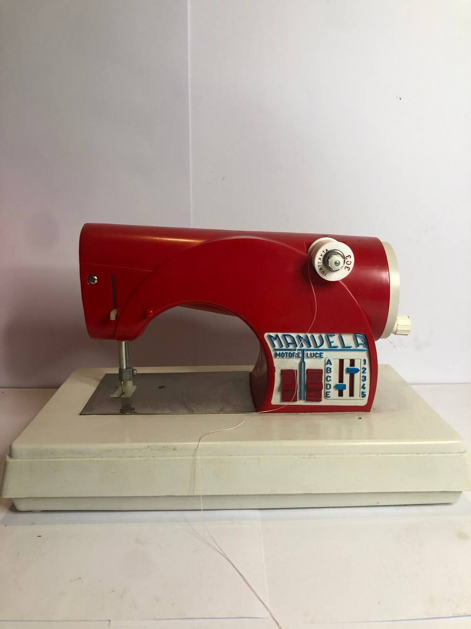VINTAGE CARRARO GIOCATTOLI MADE IN ITALY 1960s Manuela MACCHINA DA CUCIRE + BOX