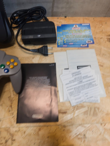 CONSOLE NINTENDO 64 / N64 IN VERSIONE PAL CON 2 JOYPAD