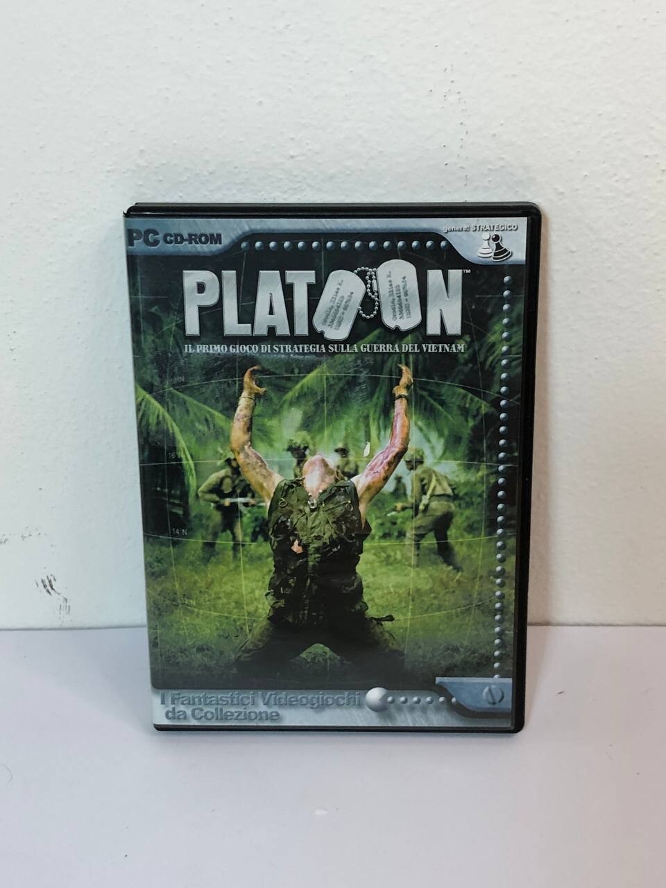 PC CD-ROM PLATOON - IL PRIMO GIOCO DI STRATEGIA SULLA GUERRA DEL VIETNAM
