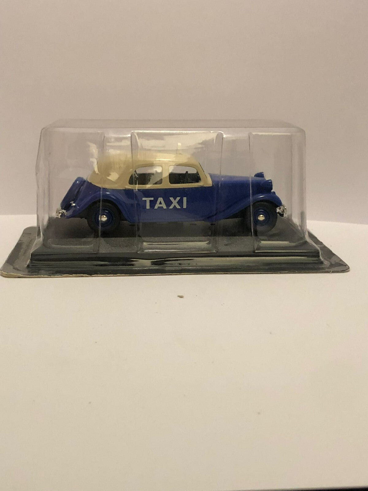 AUTOMODELLO PER COLLEZIONISMO: CITROEN TRACTION 11 SCALA 1:43 NUOVO