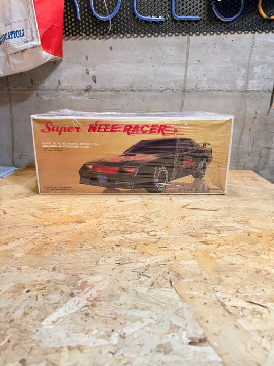 1:8 1/8 VINTAGE KNIGHT RIDER SUPER NITE RACER KNIGHT KITT K/O - 80S BATTERY OP