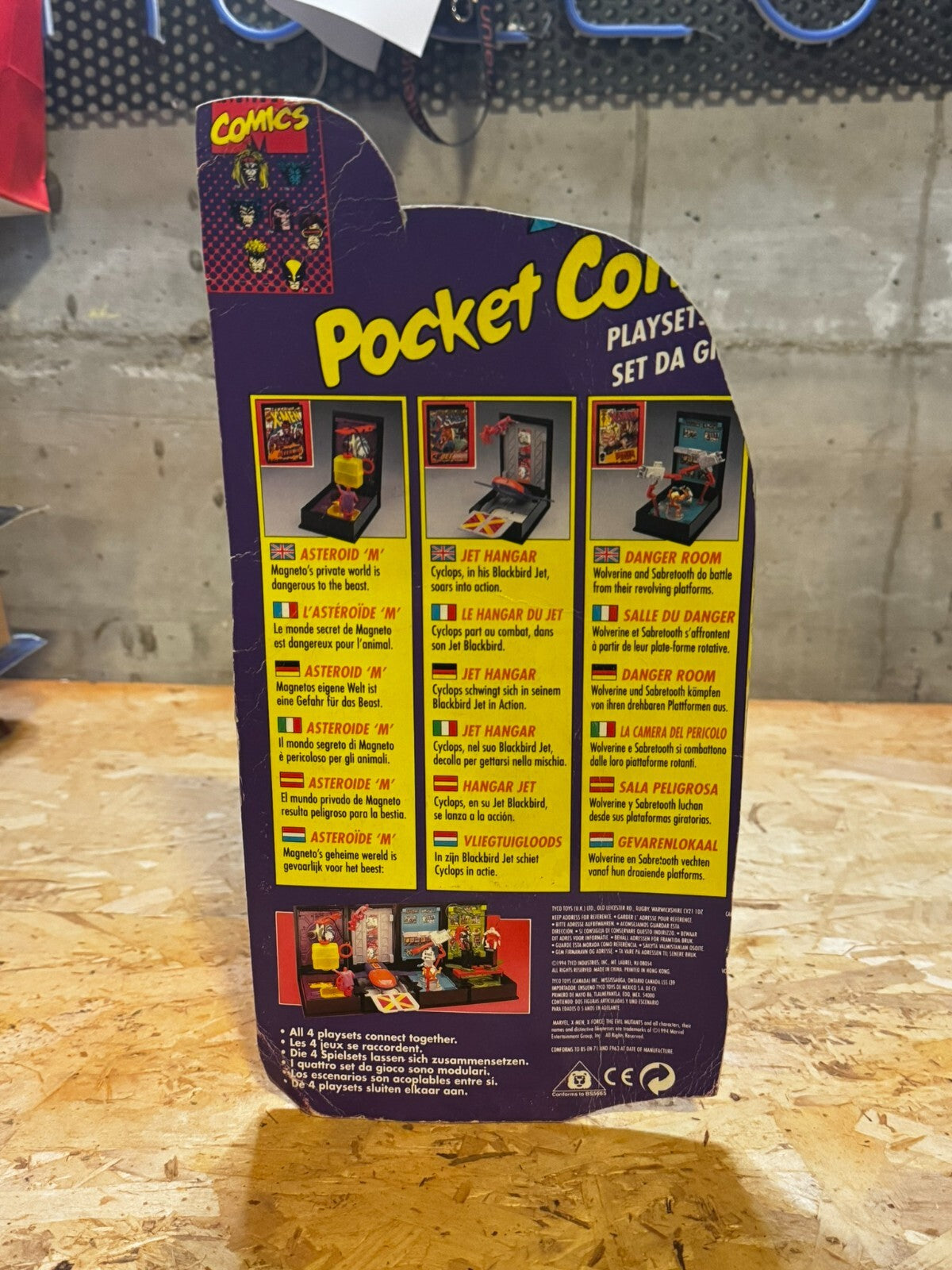 X-MEN Marvel Toy Biz (Tyco Import) Vintage Pocket Comics Scene - Jet Hangar