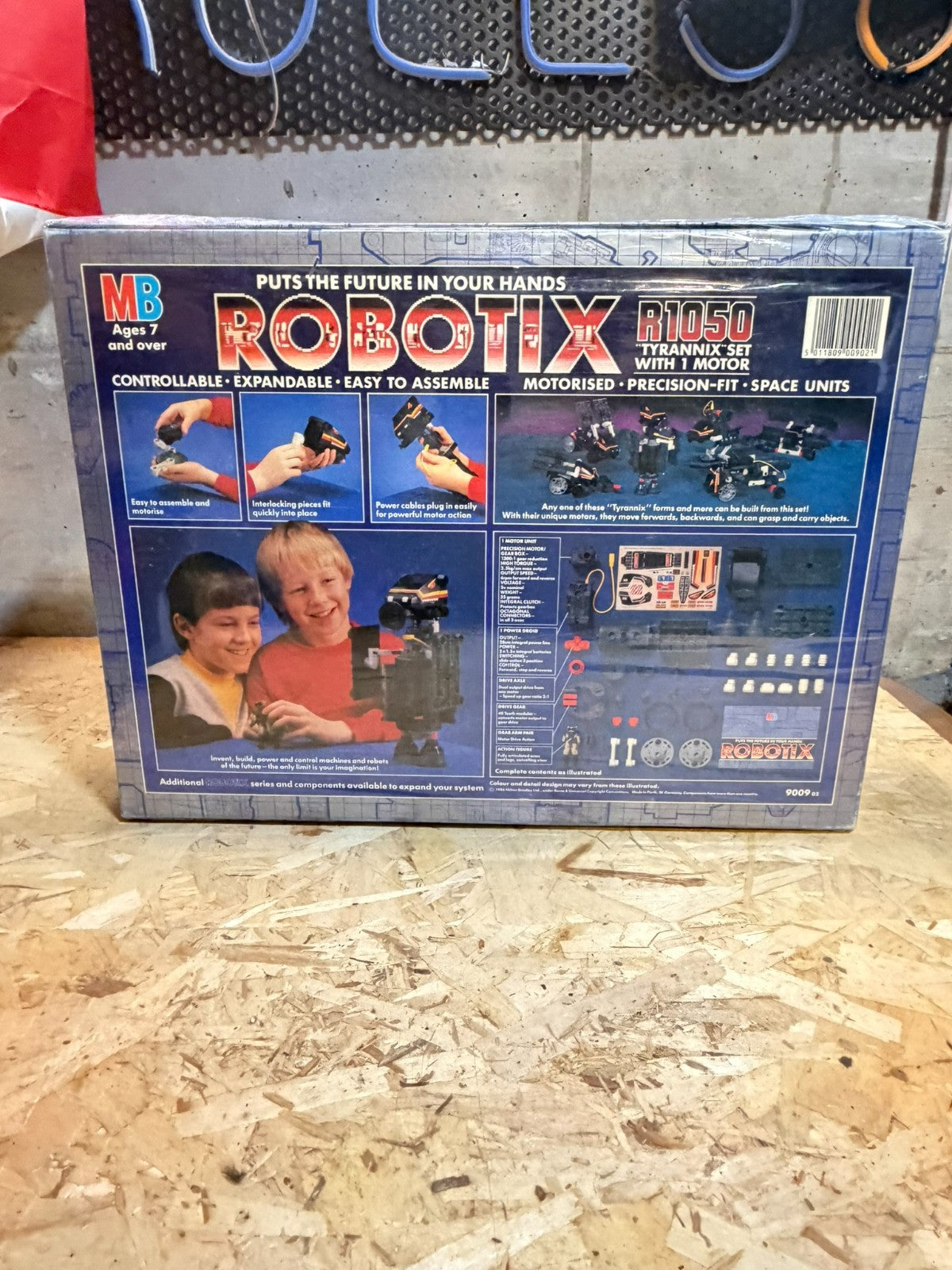 Robotix R1050 "Tirannix Set", vintage 1986 usato