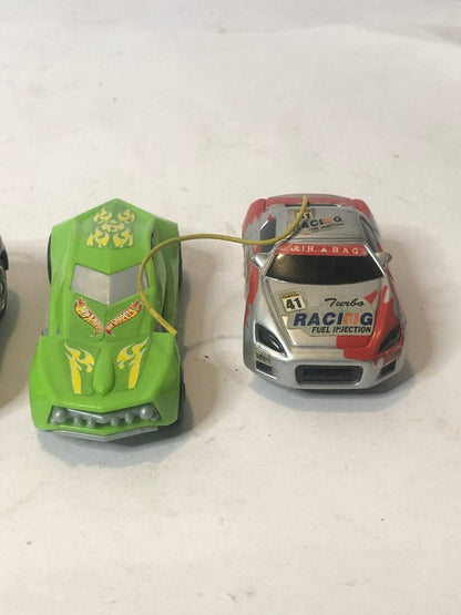 tre auto Hotwheels e altro due senza marca