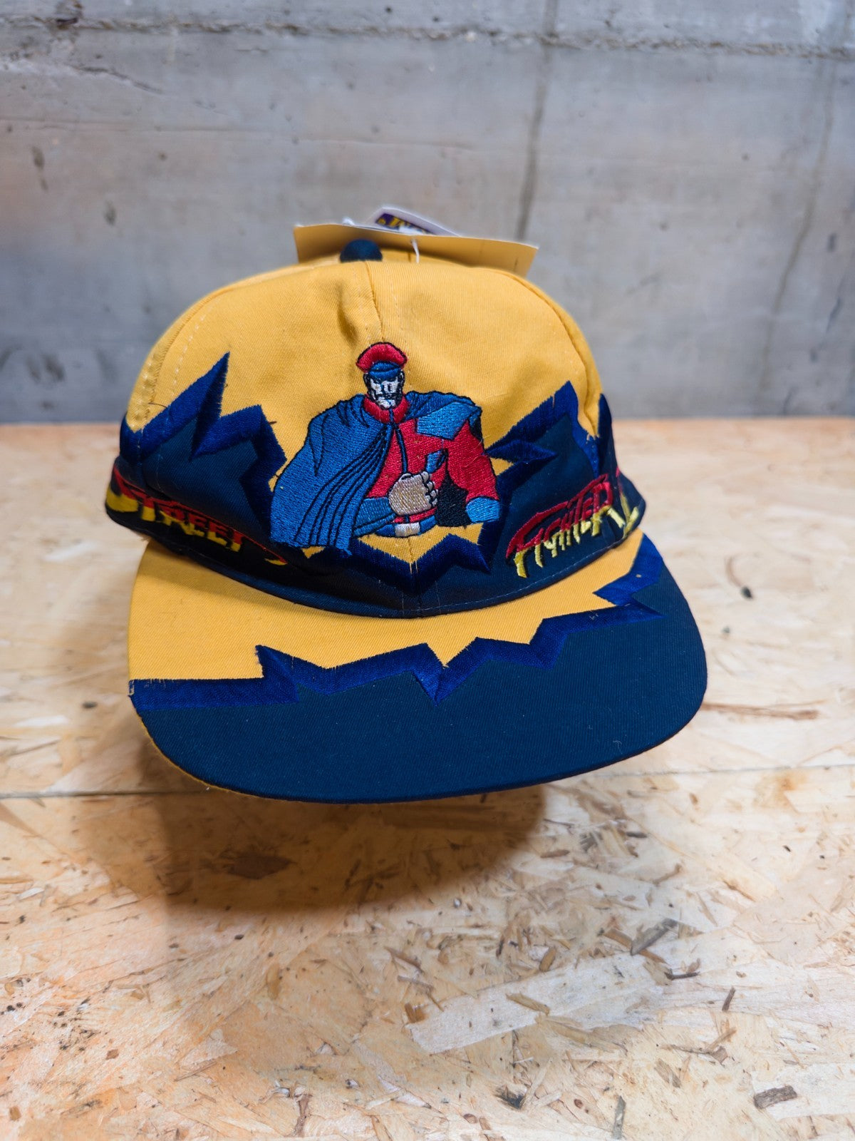cappello\hat street fighter 2 capcom M. Bison blu e giallo