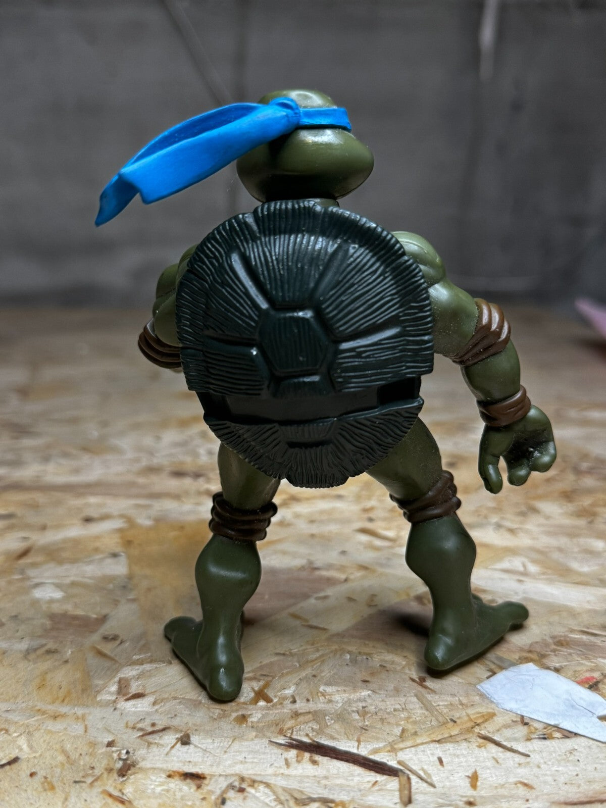 PLAYMATES TMNT LEONARDO LEO TEENAGE MUTANT NINJA TURTLES 2004 RIPPED UP 13 CM
