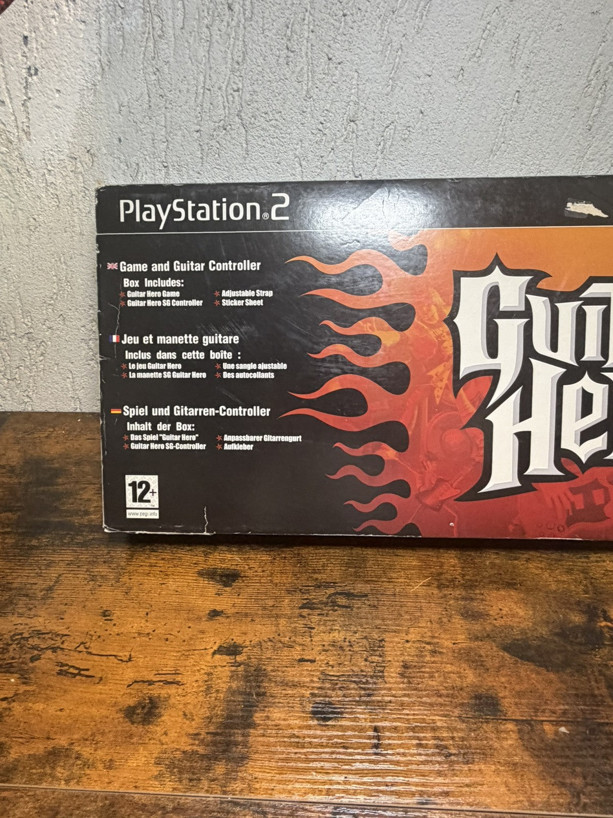 Chitarra Guitar Hero PS2 in confezione