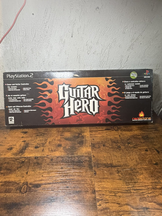 Chitarra Guitar Hero PS2 in confezione