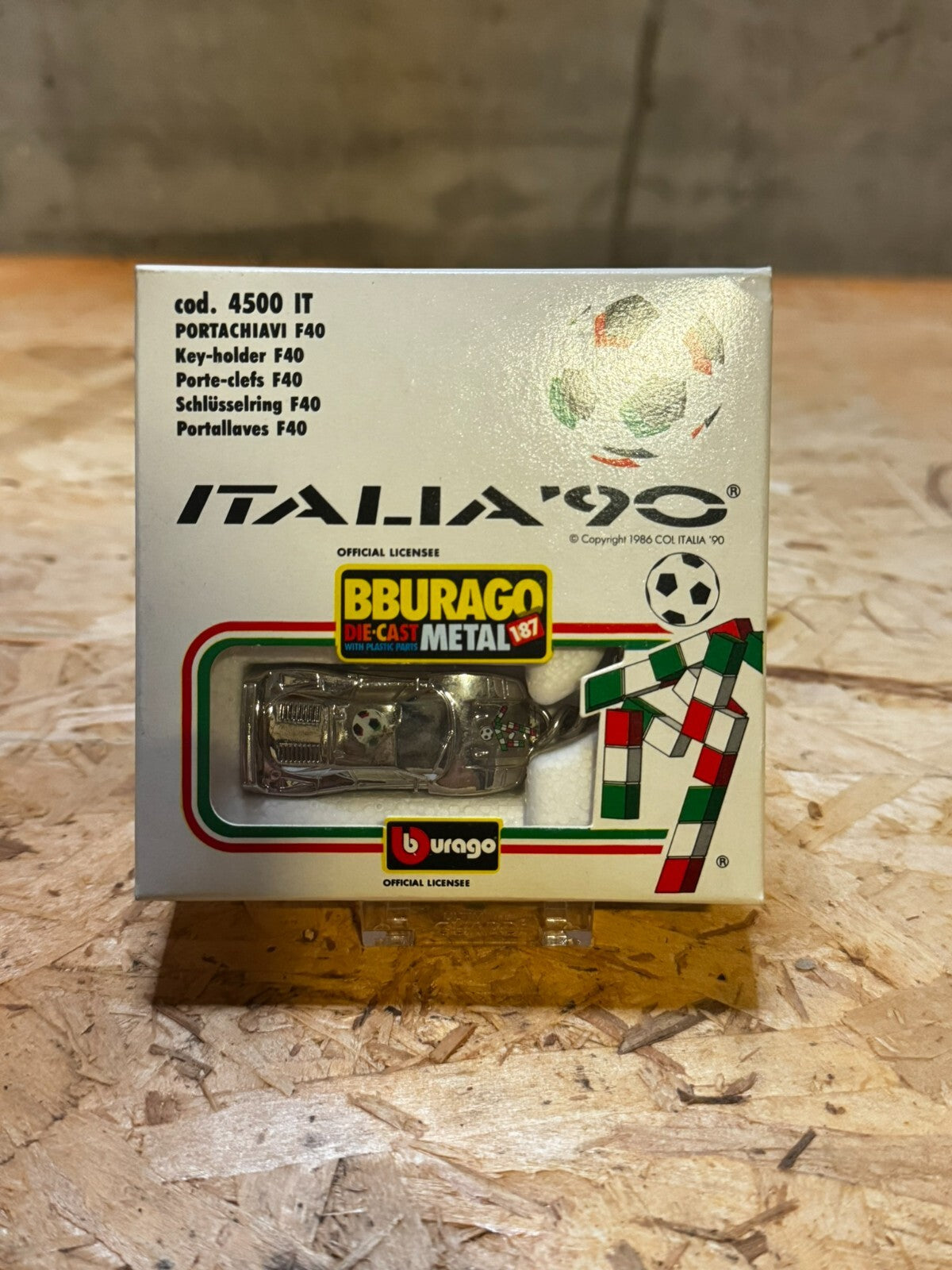 Portachiavi vintage Burago cod. 4500 IT Ferrari F40 Mondiali Calcio Italia '90