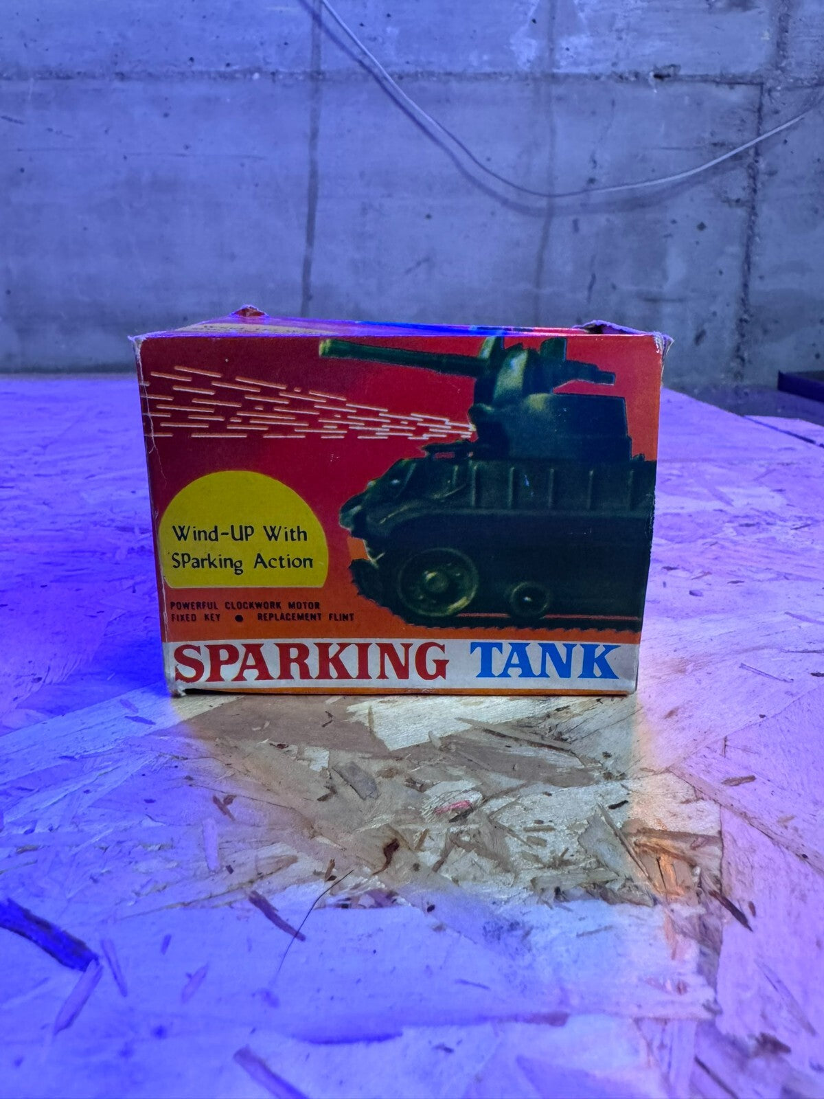 70er J. Panzer / Sparking Tank - Uhrwerk mit Funktion im OKT made in hong kong