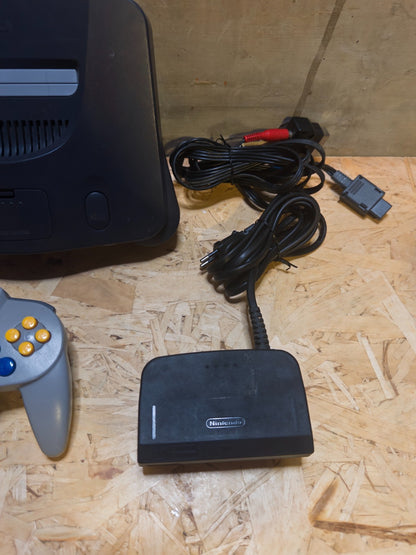 Console NINTENDO 64 N64 PAL EUR con CONTROLLER e CAVI - TESTATO