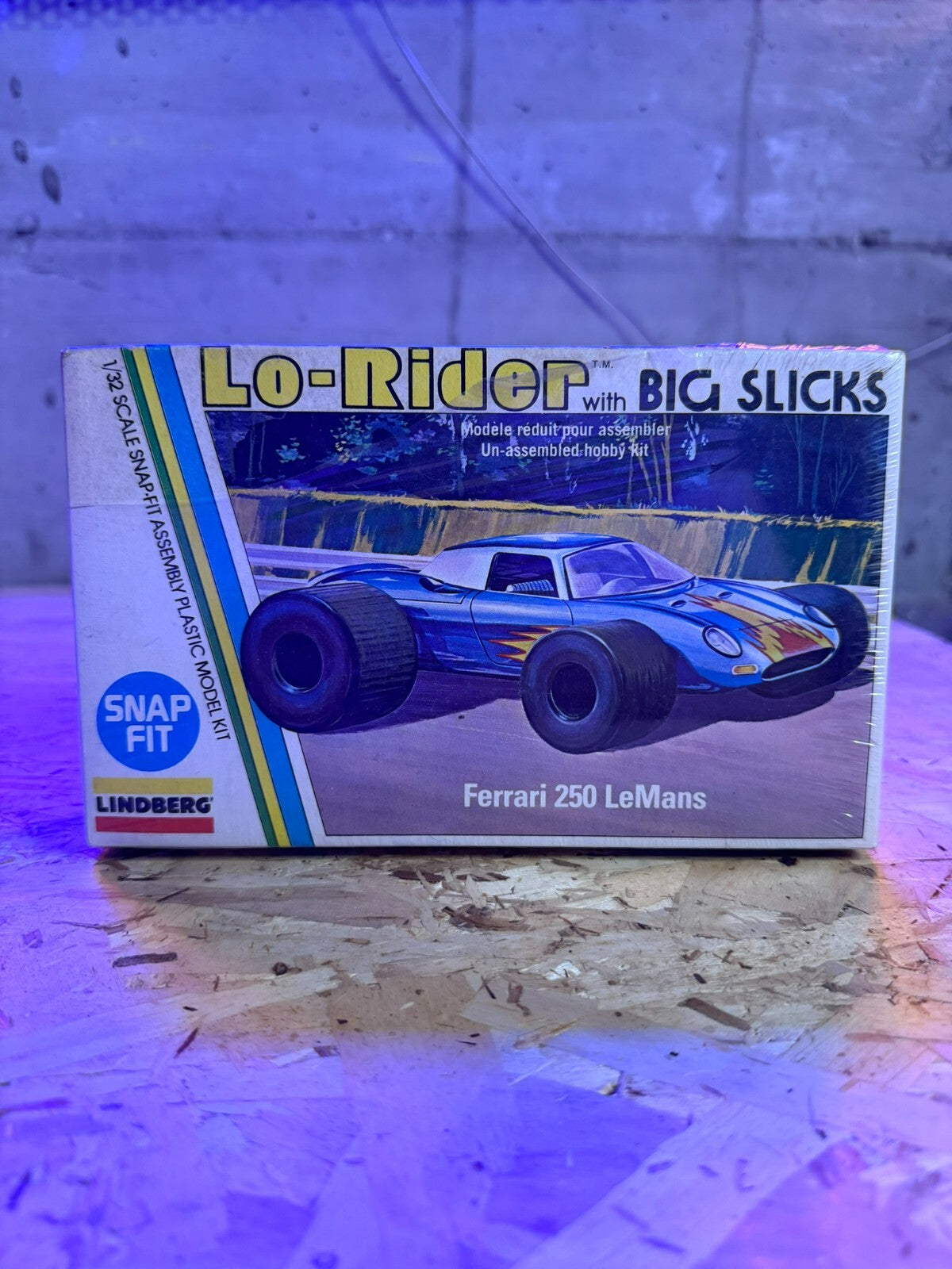 LINDBERG SNAP FIT Lo-Rider con BIG SLICKS Ferrari 250 LeMans Kit Modello 1/32