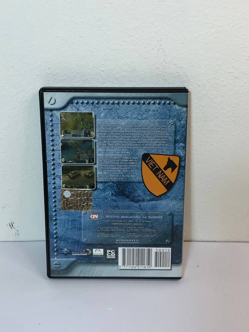 PC CD-ROM PLATOON - IL PRIMO GIOCO DI STRATEGIA SULLA GUERRA DEL VIETNAM