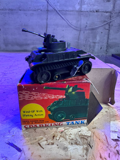 70er J. Panzer / Sparking Tank - Uhrwerk mit Funktion im OKT made in hong kong