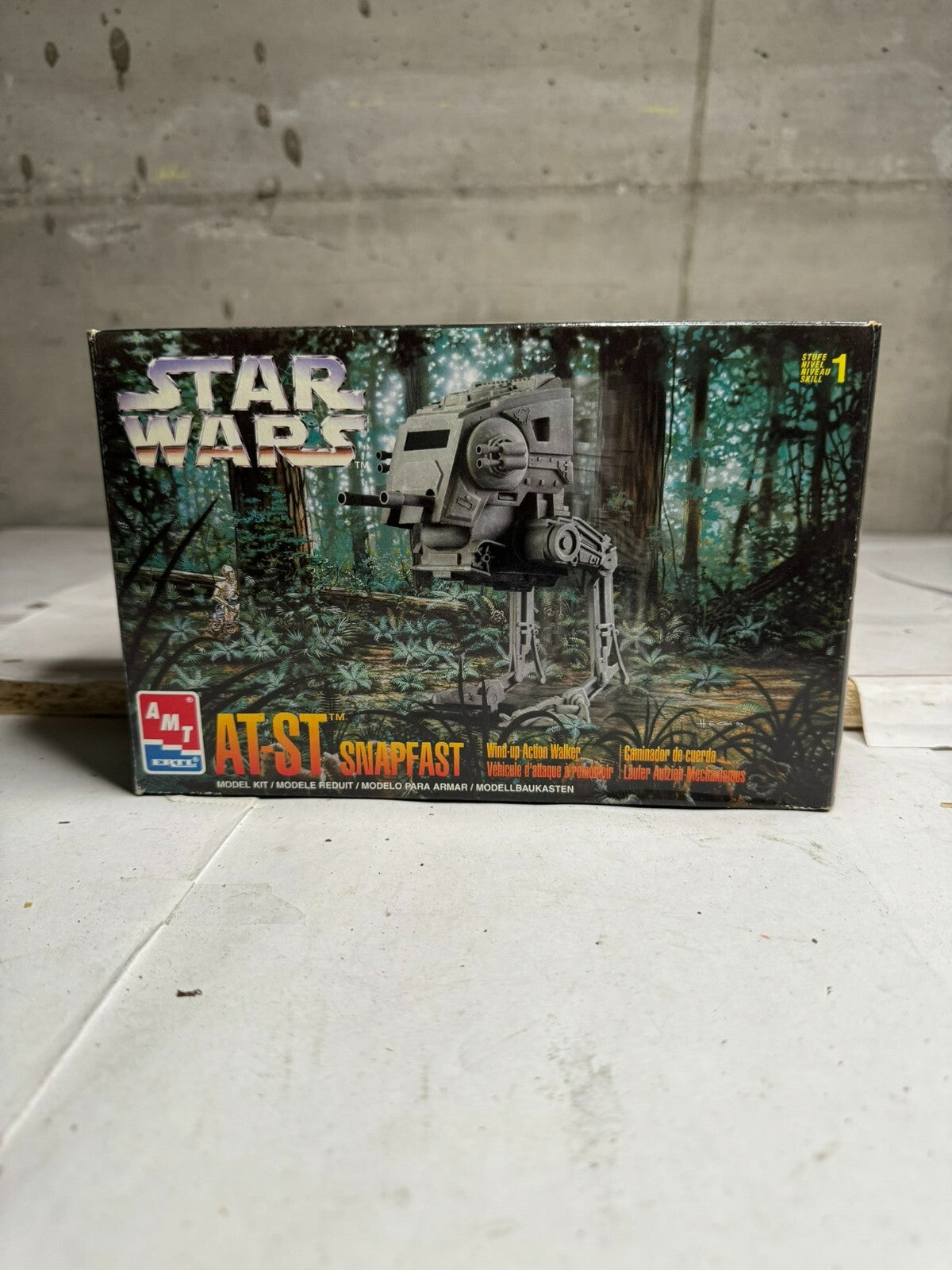 Kit modello AMT ERTL, Star Wars AT-ST Snapfast Wind-Up Action Walker NUOVO