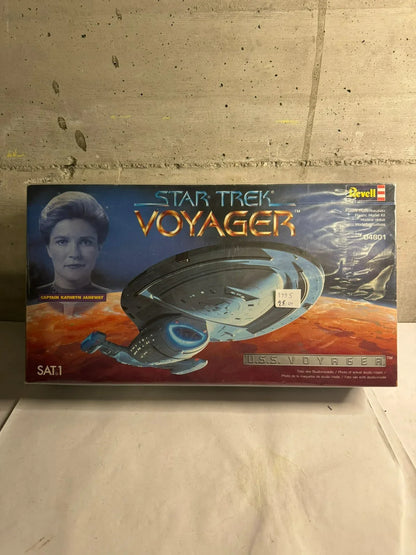 REVELL - STAR TREK VOYAGER CAPTAIN Kathryn Janeway MODEL KIT U.S.S. VOYAGER#HD