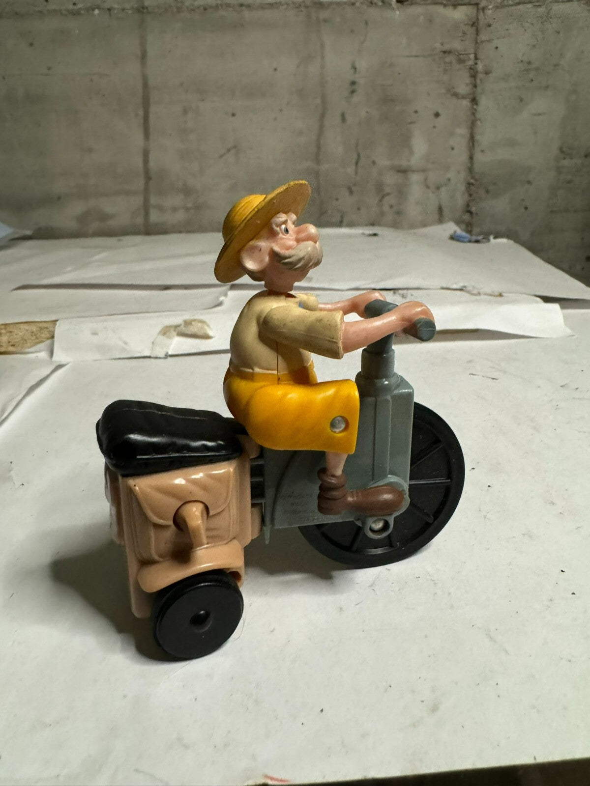 McDonald's Happy Meal Giocattolo Disney Tarzan Professor Porter Modellino Bicicl