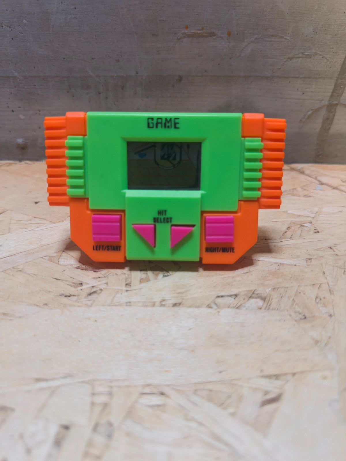 POLICE ELECTRONIC THOUGHT HUNTERS NEW VINTAGE POCKET ELECTRIC GAME-
