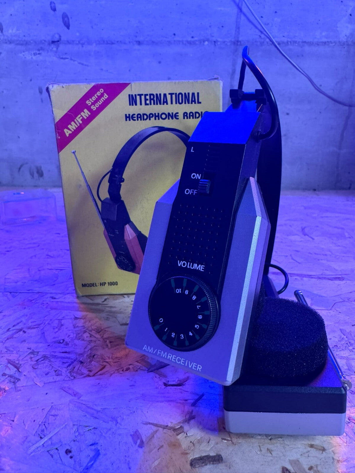 international HP 1000 Vintage Retro Headphone Radio Am / FM - 1985