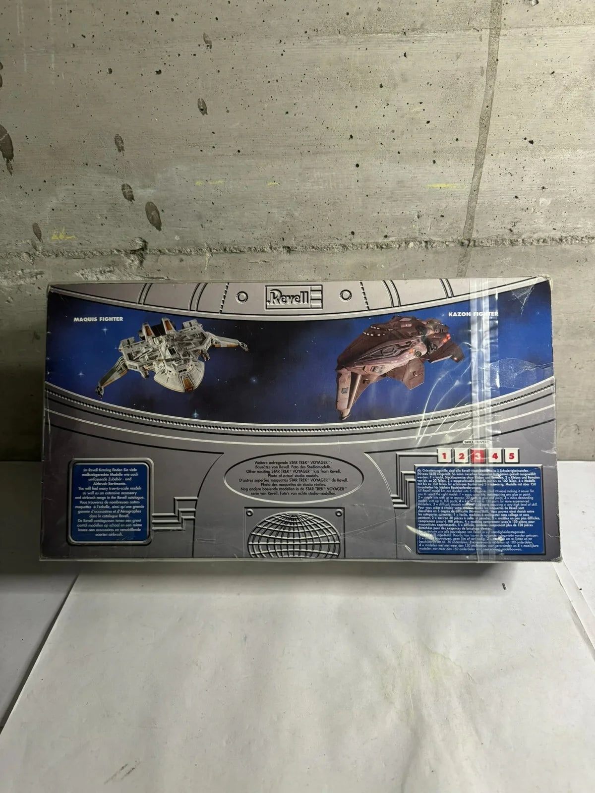 REVELL - STAR TREK VOYAGER CAPTAIN Kathryn Janeway MODEL KIT U.S.S. VOYAGER#HD