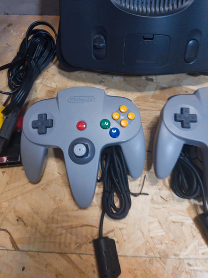 CONSOLE NINTENDO 64 / N64 IN VERSIONE PAL CON 2 JOYPAD