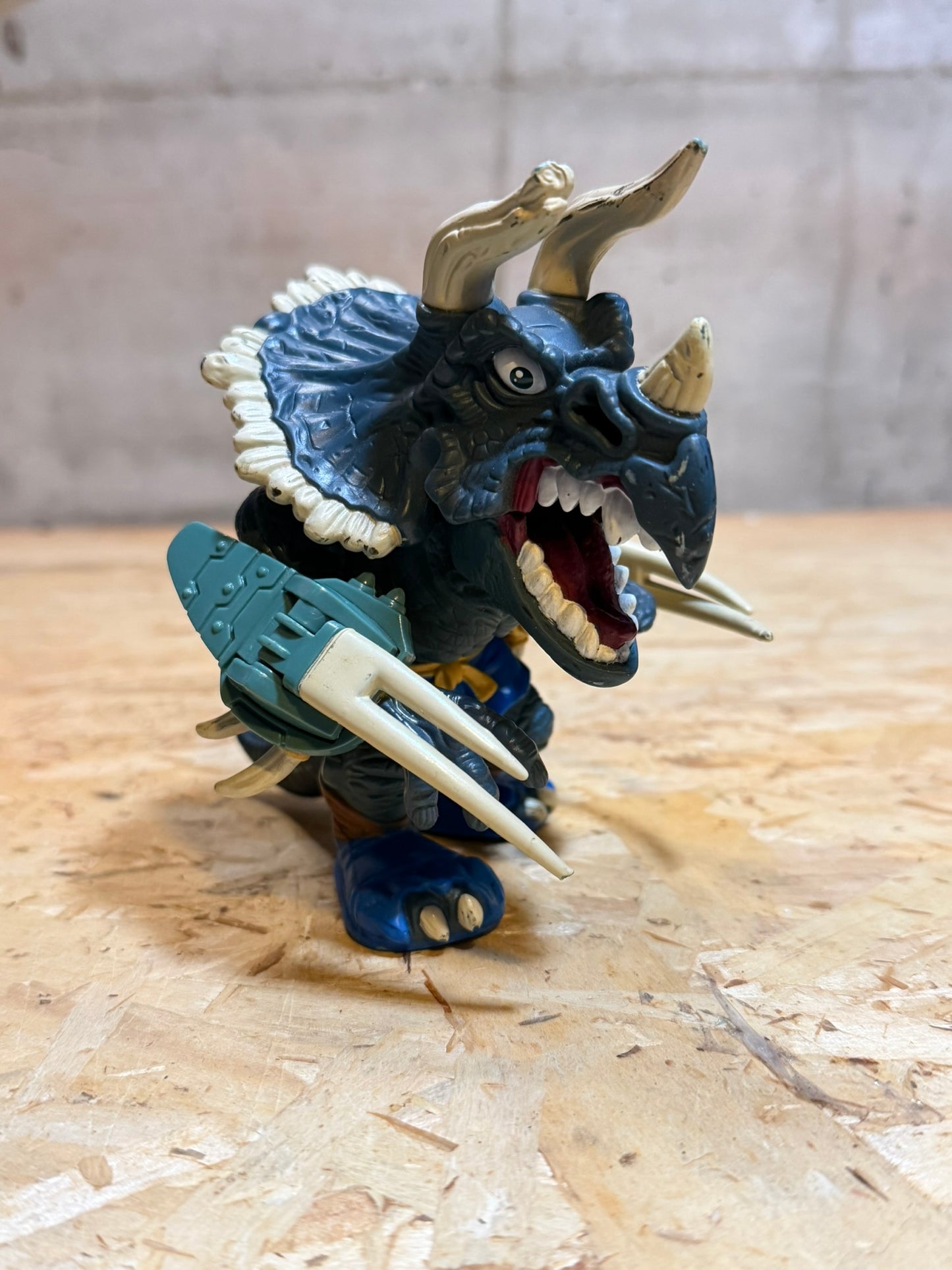 Triceratopo Spike Dinosauri Estremi Street Sharks 1996