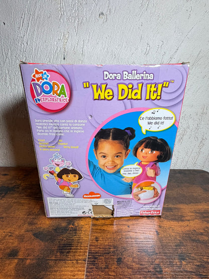 Fisher Price Dora l'esploratrice "We Did It" Dancing Dora Nick Jr 2001 nuovo con