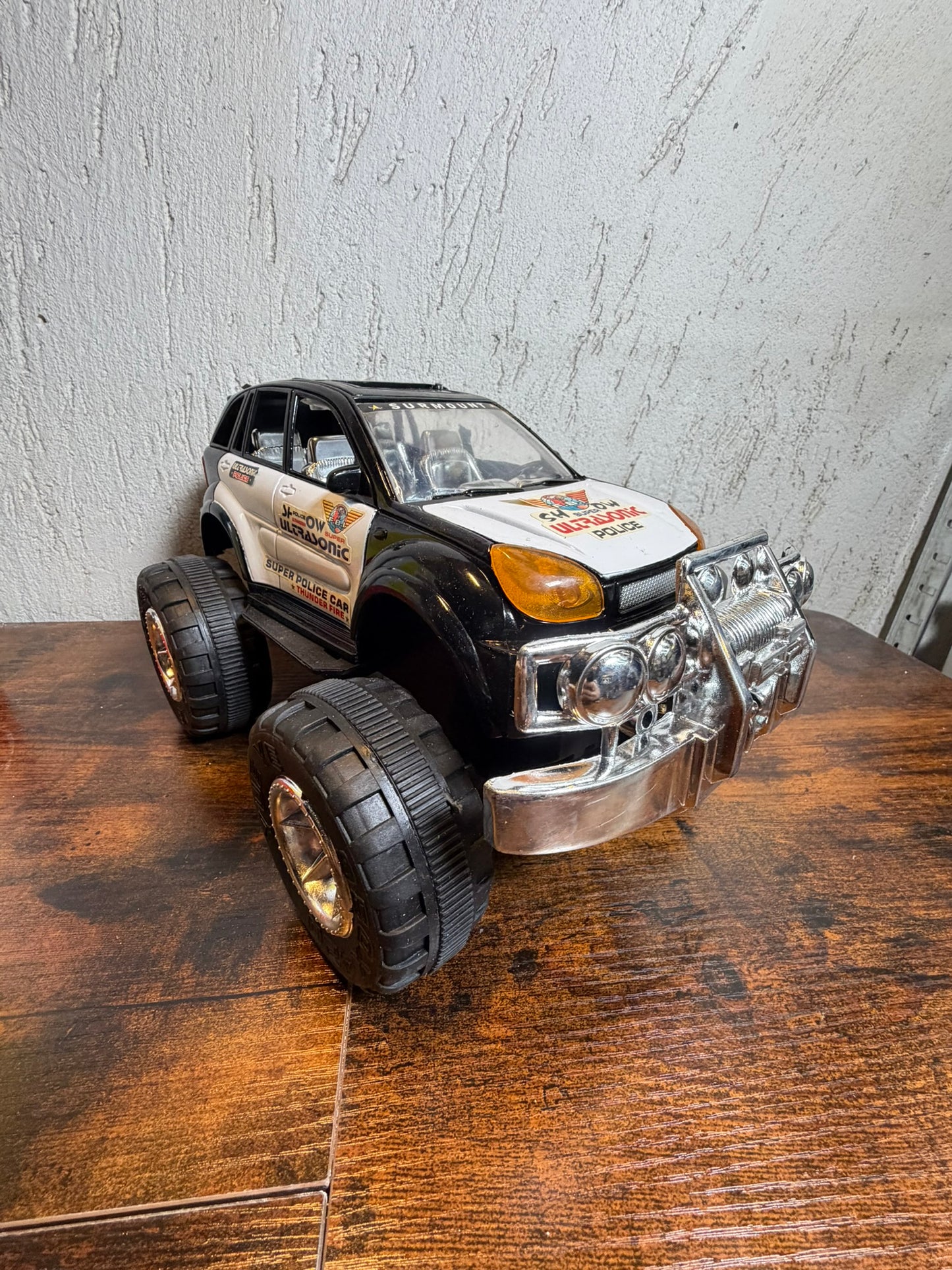 Jeep Giocattolo Polizia made in cina rotta
