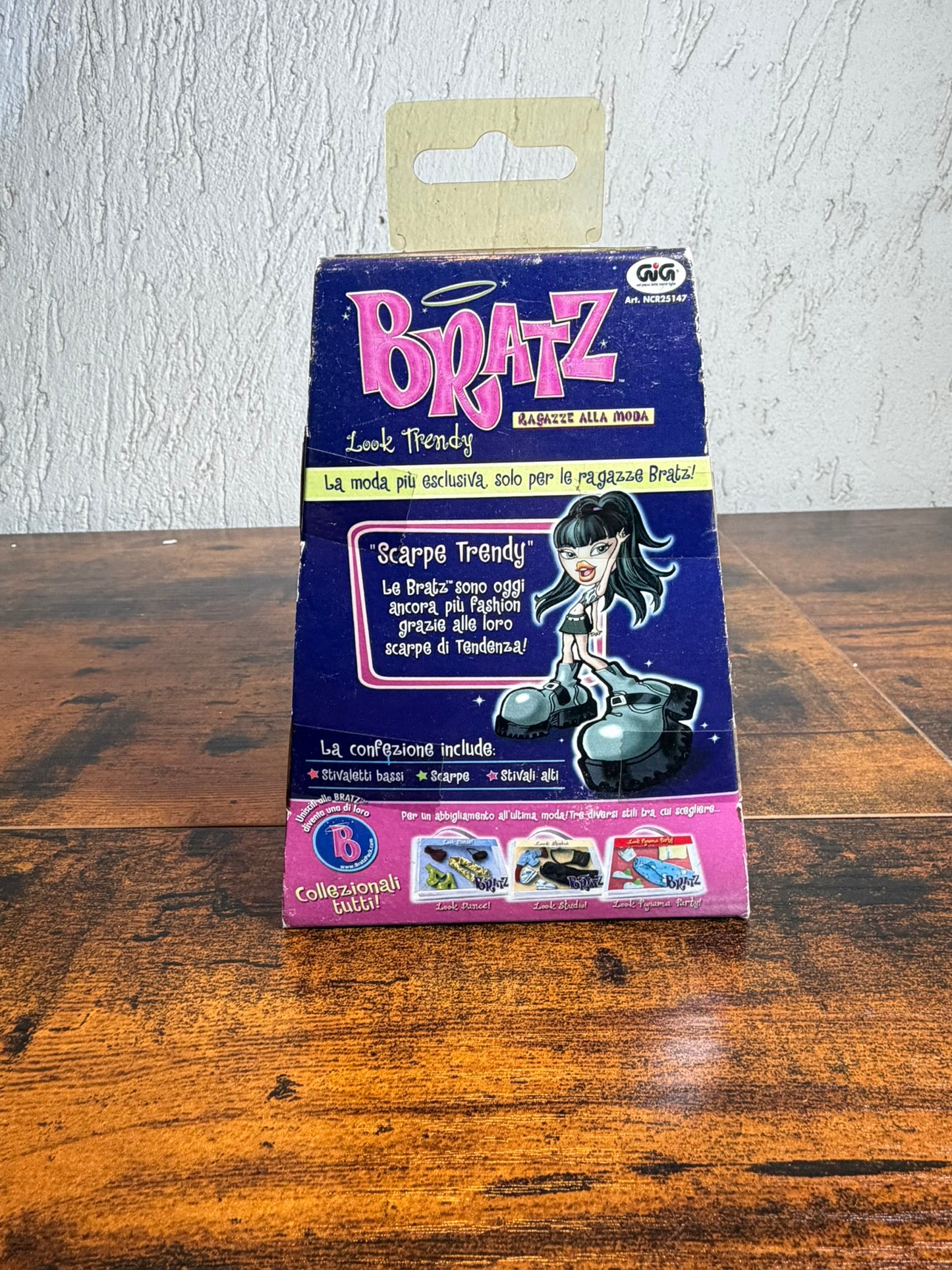 BRATZ LOOK TRENDY 3 PAIRS SHOES BRATZ FASHION PACK GIG MGA ENTERTAIMENT DOLL